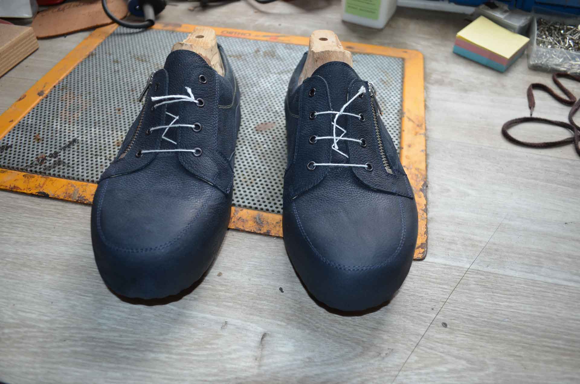 Orthopädie-Schuhtechnik Schröter&Seifert_Einlagen schwarze Maßschuhe